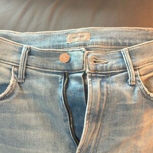 MOTHER Jeans “the hustler” Sz 28, straight leg distressed, never worn.